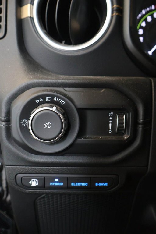 2024 Jeep Wrangler 4 PORTES SAHARA 4XE + PHEV + 4X4 + TOIT RIGIDE in Terrebonne, Quebec - 25 - w1024h768px