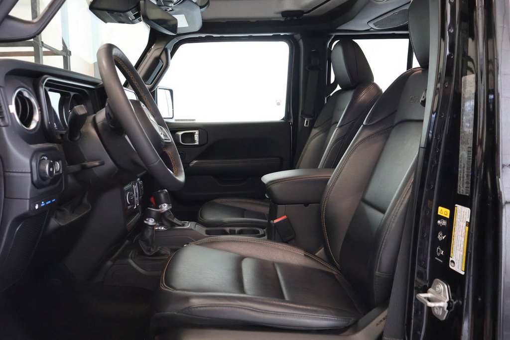 2024 Jeep Wrangler 4 PORTES SAHARA 4XE + PHEV + 4X4 + TOIT RIGIDE in Terrebonne, Quebec - 10 - w1024h768px