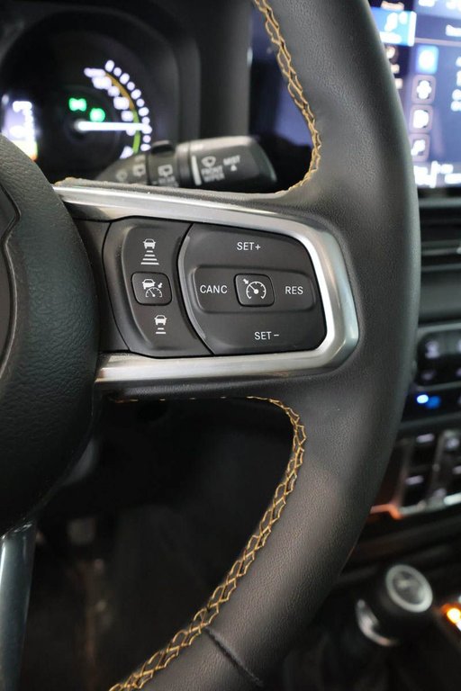 2024 Jeep Wrangler 4 PORTES SAHARA 4XE + PHEV + 4X4 + TOIT RIGIDE in Terrebonne, Quebec - 17 - w1024h768px