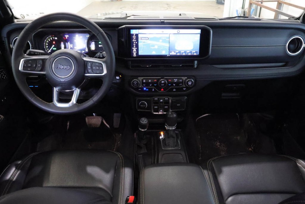 2024 Jeep Wrangler 4 PORTES SAHARA 4XE + PHEV + 4X4 + TOIT RIGIDE in Terrebonne, Quebec - 13 - w1024h768px