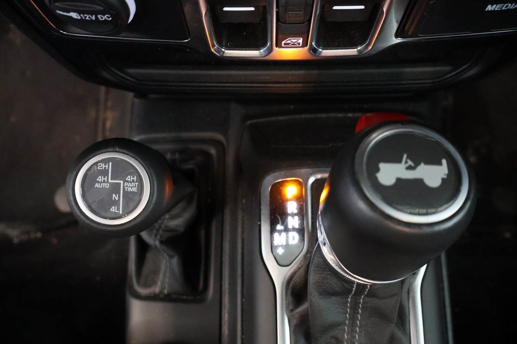 2024 Jeep Wrangler 4 PORTES SAHARA 4XE + PHEV + 4X4 + TOIT RIGIDE in Terrebonne, Quebec - 23 - w1024h768px