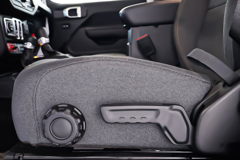 Jeep Wrangler WILLYS 2026 à Terrebonne, Québec - 9 - w1024h768px