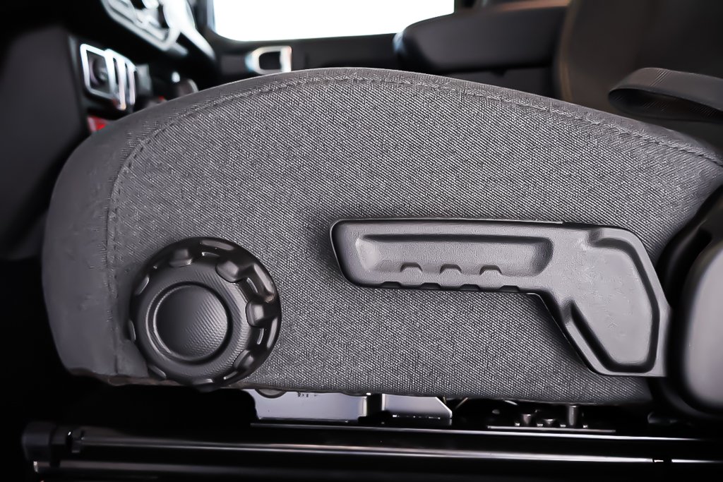 Jeep Wrangler WILLYS 2026 à Terrebonne, Québec - 8 - w1024h768px