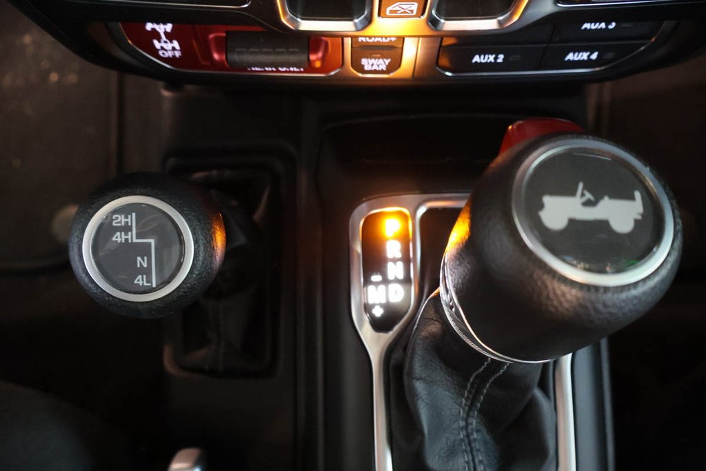 2026 Jeep Wrangler RUBICON + 4X4 + TOIT RIGIDE in Terrebonne, Quebec - 23 - w1024h768px
