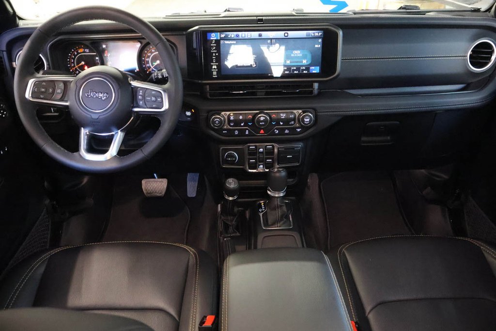 2026 Jeep Wrangler UNLIMITED SAHARA + 4X4 + SKY ONE-TOUCH in Terrebonne, Quebec - 13 - w1024h768px