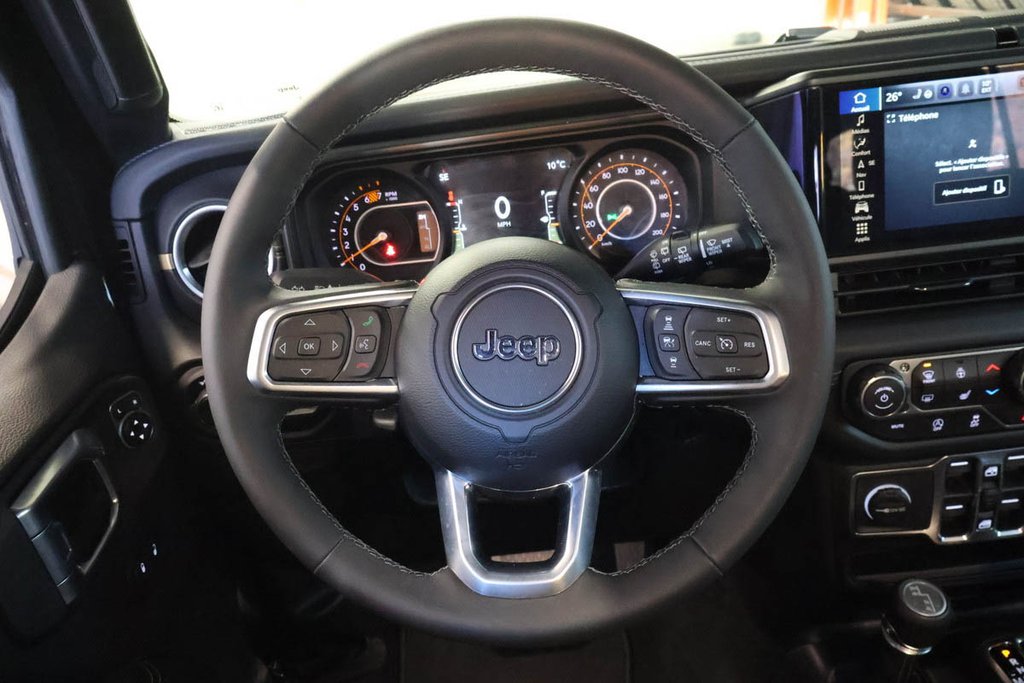 2026 Jeep Wrangler UNLIMITED SAHARA + 4X4 + SKY ONE-TOUCH in Terrebonne, Quebec - 14 - w1024h768px