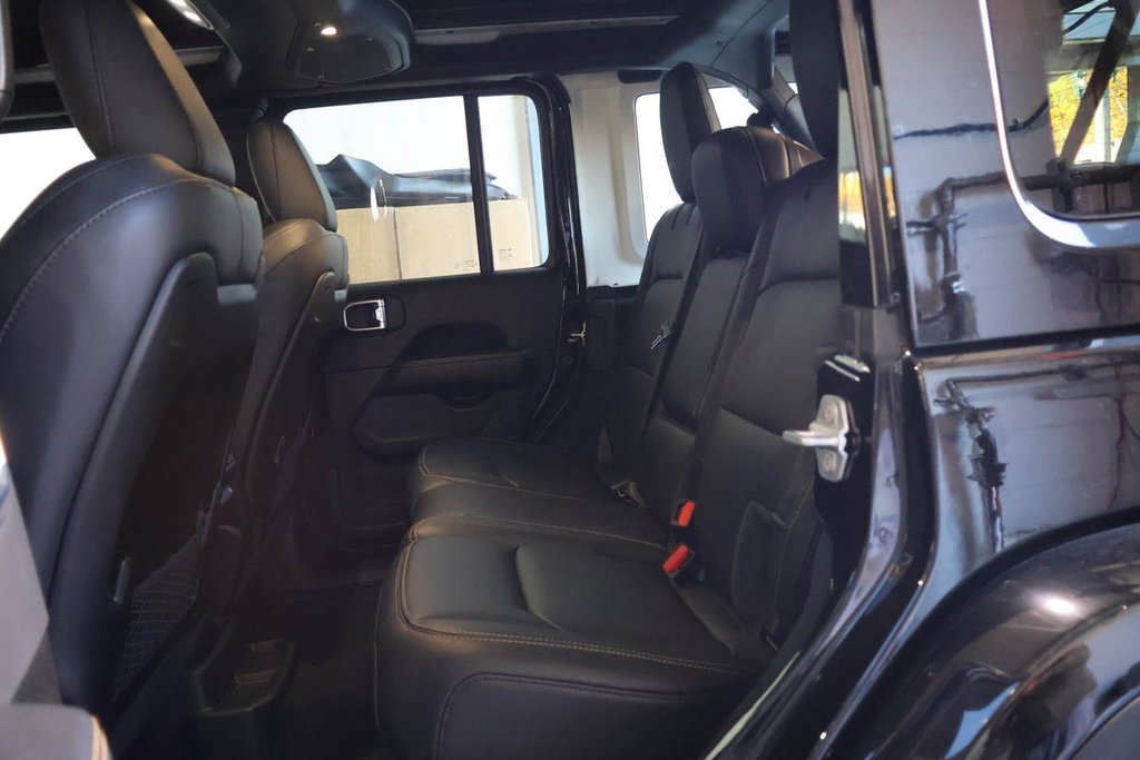 2026 Jeep Wrangler UNLIMITED SAHARA + 4X4 + SKY ONE-TOUCH in Terrebonne, Quebec - 29 - w1024h768px