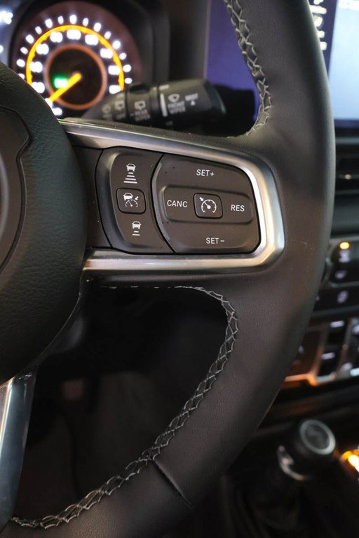 2026 Jeep Wrangler UNLIMITED SAHARA + 4X4 + SKY ONE-TOUCH in Terrebonne, Quebec - 17 - w1024h768px