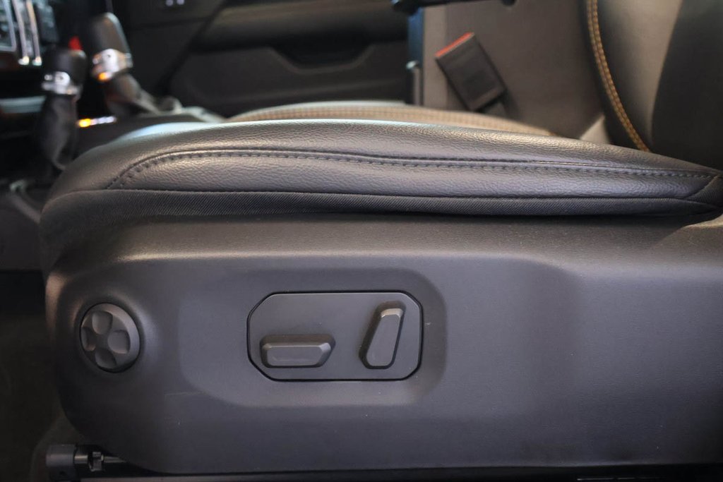 2026 Jeep Wrangler UNLIMITED SAHARA + 4X4 + SKY ONE-TOUCH in Terrebonne, Quebec - 11 - w1024h768px