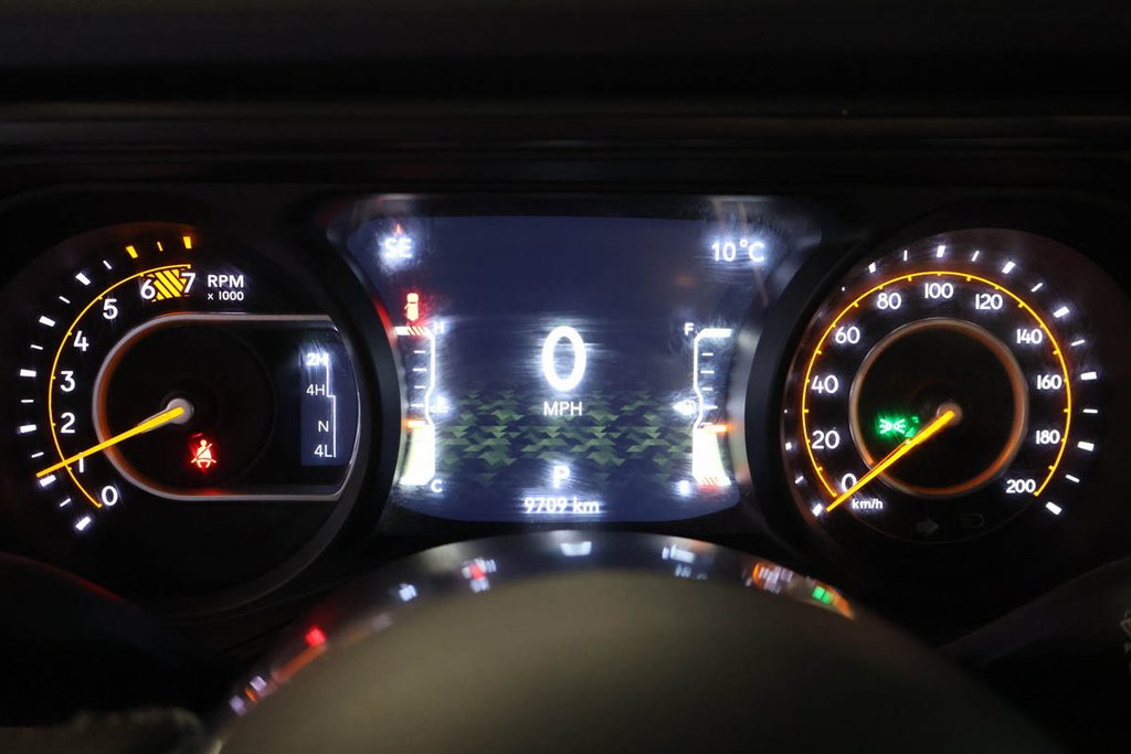 2026 Jeep Wrangler UNLIMITED SAHARA + 4X4 + SKY ONE-TOUCH in Terrebonne, Quebec - 18 - w1024h768px