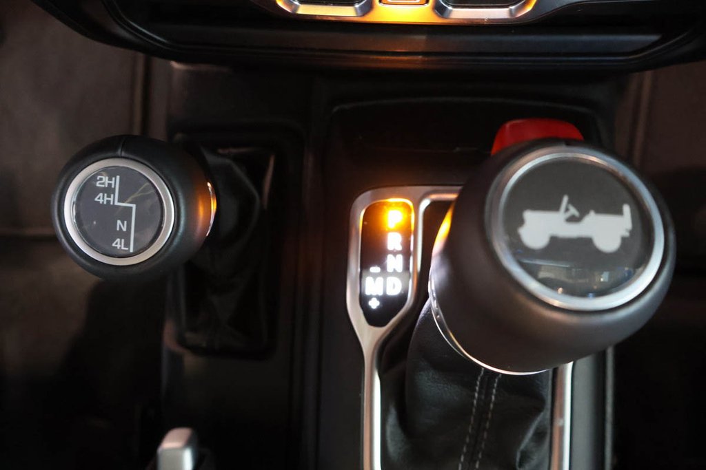 2026 Jeep Wrangler UNLIMITED SAHARA + 4X4 + SKY ONE-TOUCH in Terrebonne, Quebec - 25 - w1024h768px
