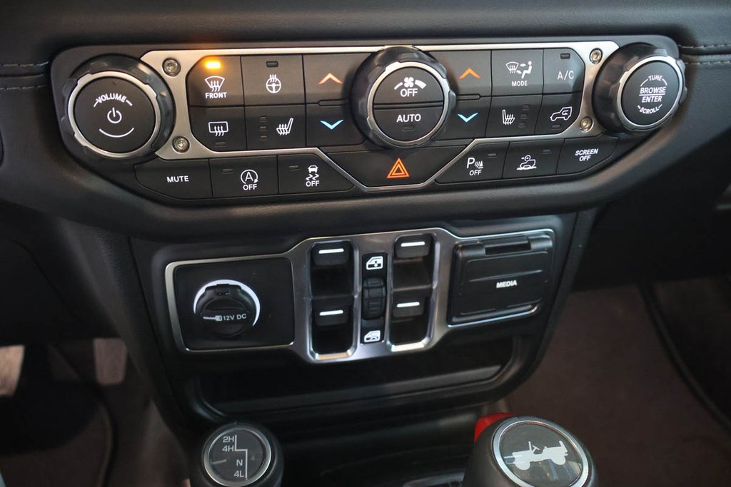 2026 Jeep Wrangler UNLIMITED SAHARA + 4X4 + SKY ONE-TOUCH in Terrebonne, Quebec - 23 - w1024h768px