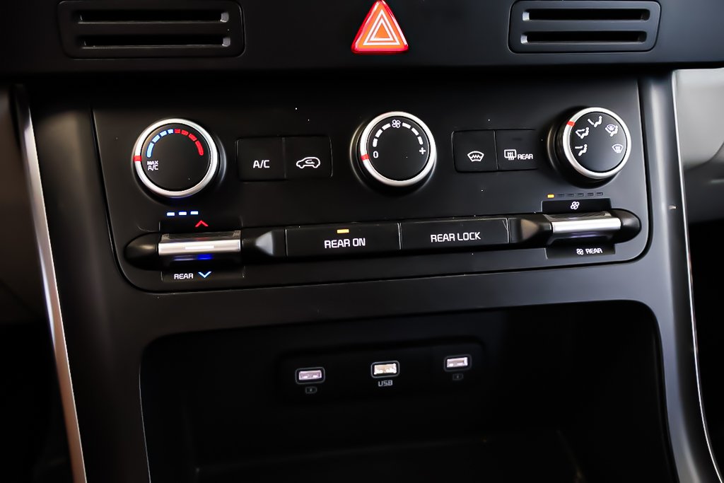 Kia Carnival LX + 8 PASSAGERS + BLUETOOTH 2024 à Terrebonne, Québec - 24 - w1024h768px