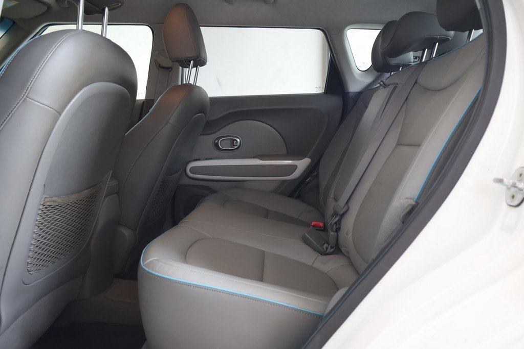 2018 Kia Soul EV LUXURY + CUIR + SIEGES CHAUFFANTS in Terrebonne, Quebec - 23 - w1024h768px