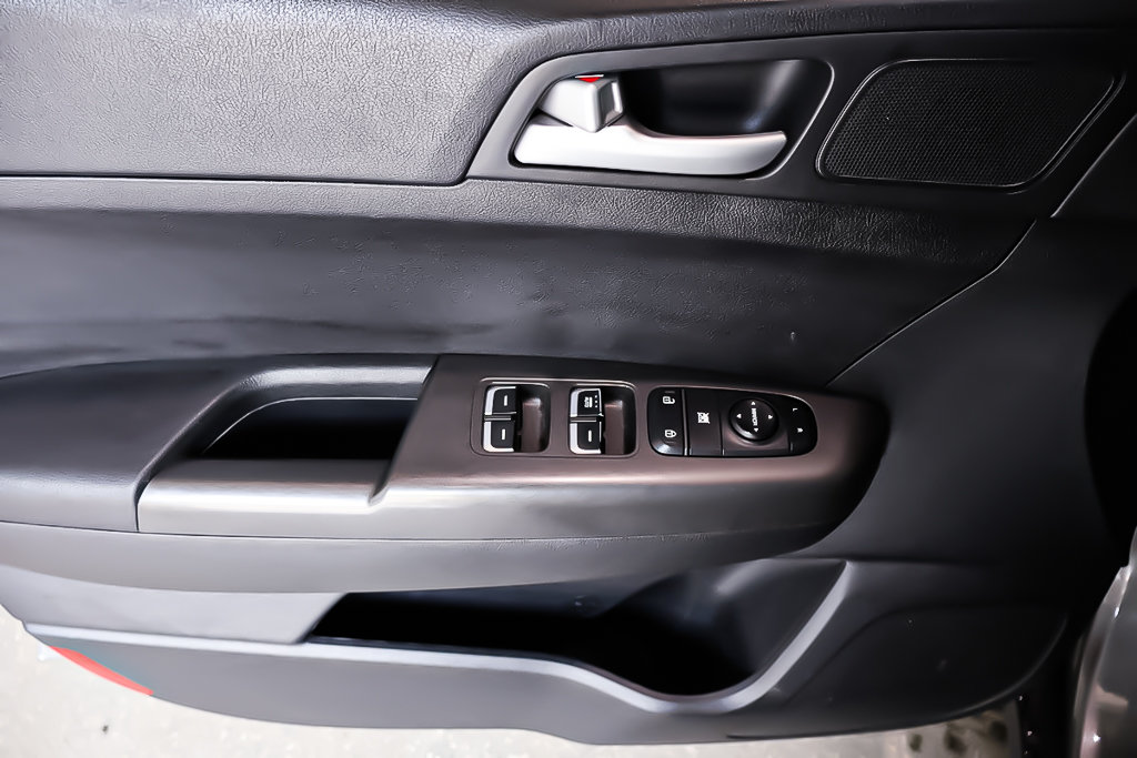 2018 Kia Sportage LX + AWD + ATTACHE-REMORQUE in Terrebonne, Quebec - 25 - w1024h768px