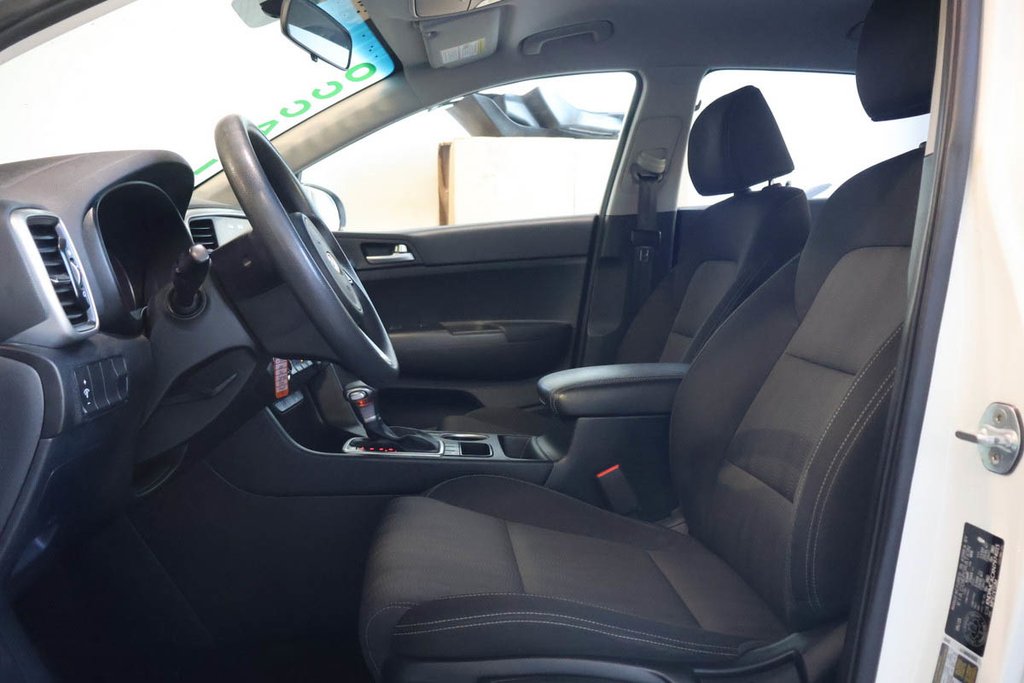 2022 Kia Sportage LX + AWD + SIEGES CHAUFFANTS + CARPLAY in Terrebonne, Quebec - 10 - w1024h768px