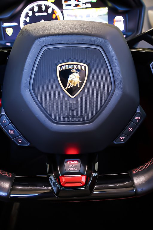 2017 Lamborghini Huracàn SPYDER AWD LP-610 in Terrebonne, Quebec - 18 - w1024h768px