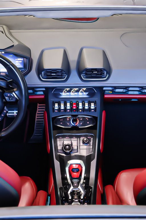 2017 Lamborghini Huracàn SPYDER AWD LP-610 in Terrebonne, Quebec - 23 - w1024h768px