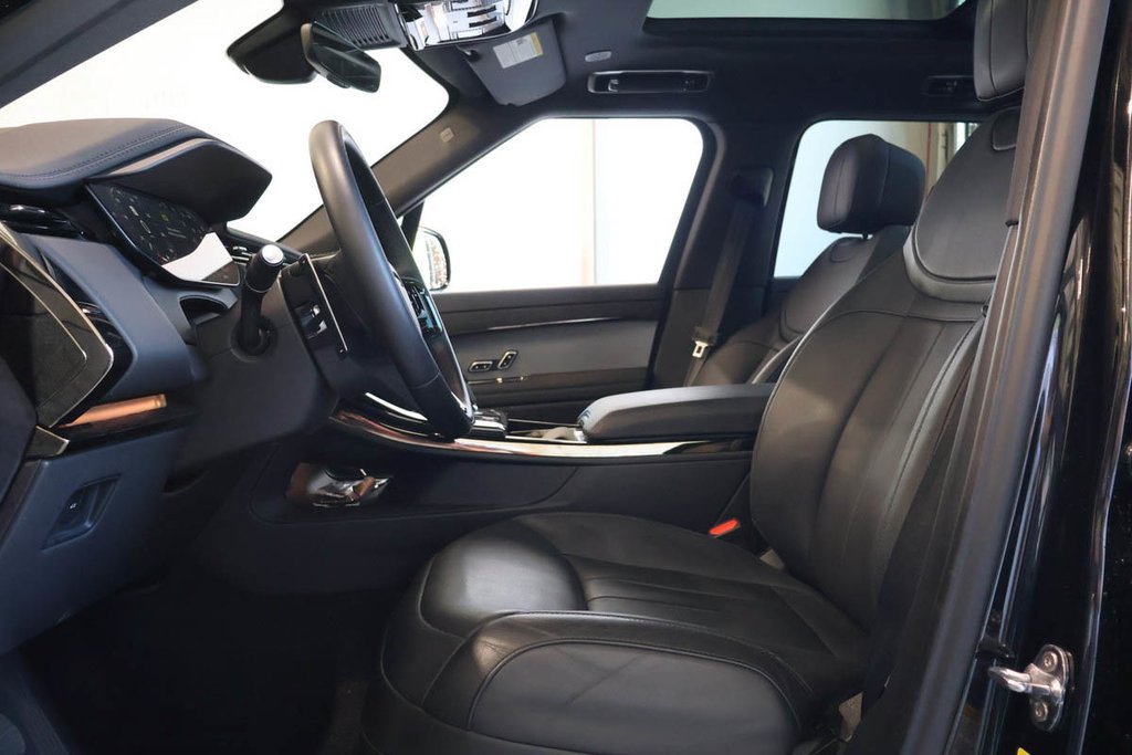 Land Rover Range Rover Sport P400 DYNAMIC SE + AWD + TOIT OUVRANT PANO 2025 à Terrebonne, Québec - 10 - w1024h768px