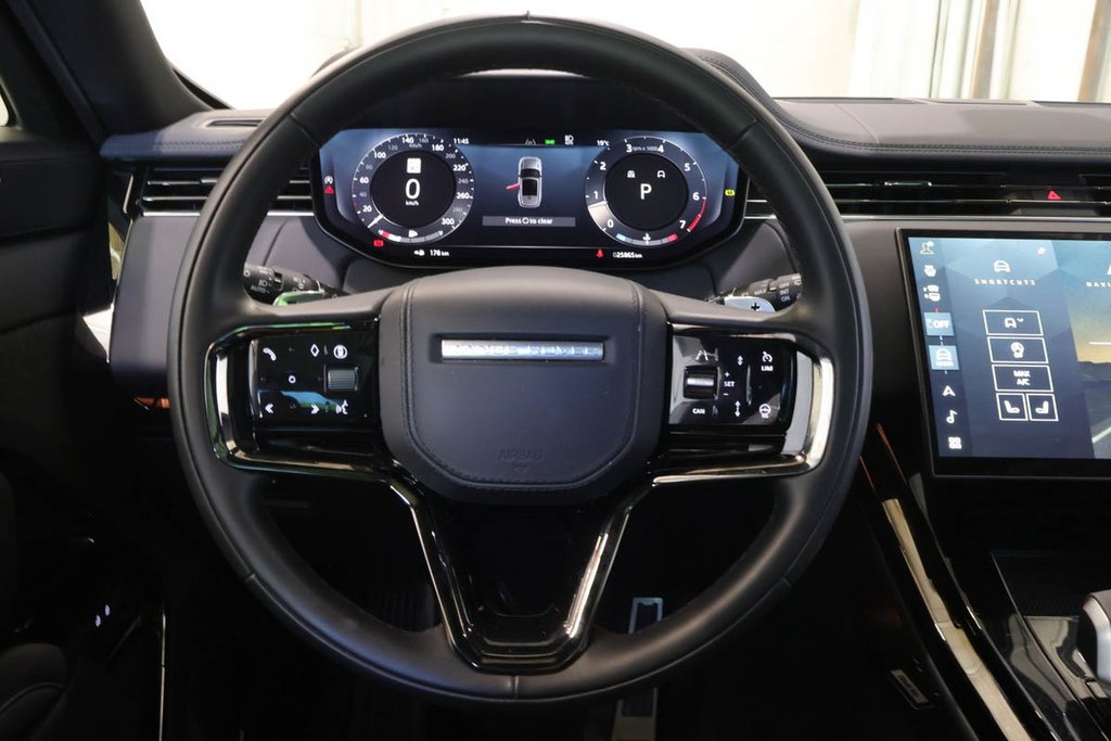 Land Rover Range Rover Sport P400 DYNAMIC SE + AWD + TOIT OUVRANT PANO 2025 à Terrebonne, Québec - 15 - w1024h768px