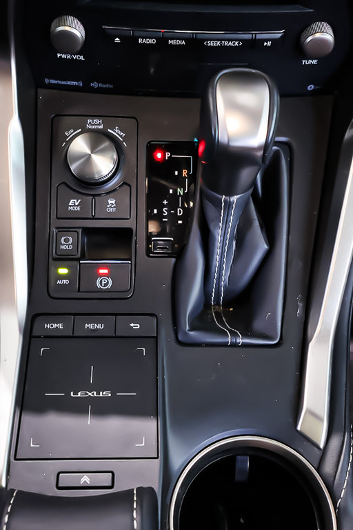 2020 Lexus NX NX 300H + AWD +TOIT OUVRANT + CUIR + CARPLAY in Terrebonne, Quebec - 18 - w1024h768px