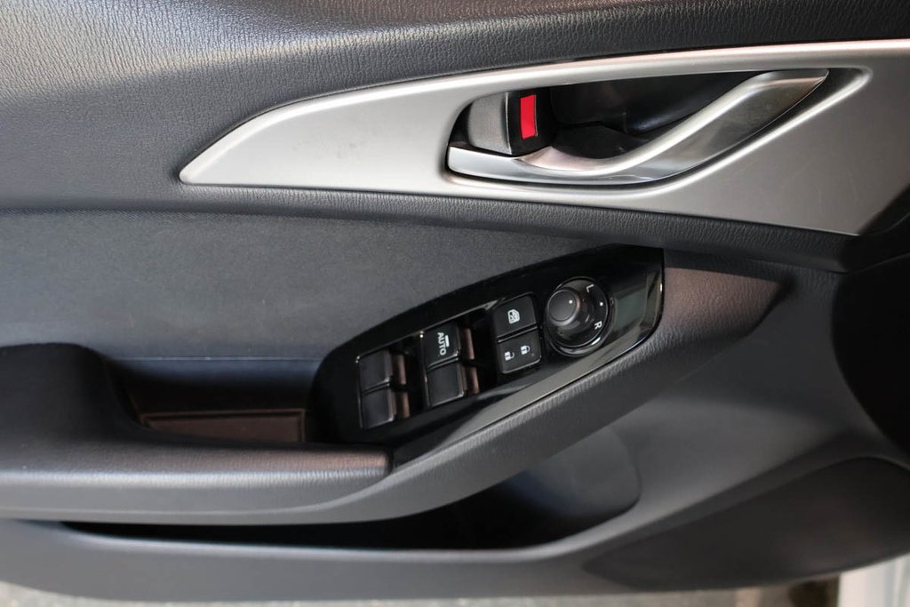 2017 Mazda 3 GX + AUTOMATIQUE + GROUPE ELECTRIQUE in Terrebonne, Quebec - 25 - w1024h768px