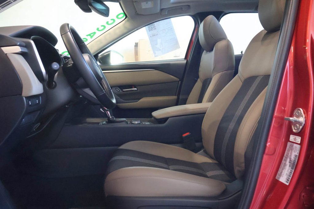 2024 Mazda CX-50 GS-L + CUIR + TOIT-OUVRANT in Terrebonne, Quebec - 10 - w1024h768px