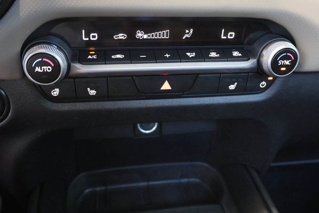 2024 Mazda CX-50 GS-L + CUIR + TOIT-OUVRANT in Terrebonne, Quebec - 23 - w1024h768px
