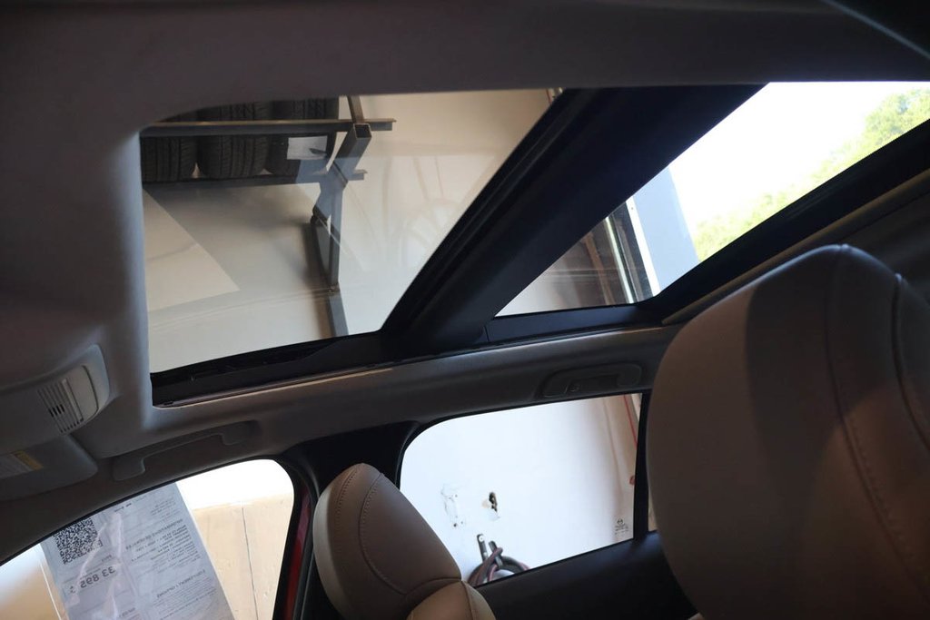 2024 Mazda CX-50 GS-L + CUIR + TOIT-OUVRANT in Terrebonne, Quebec - 11 - w1024h768px