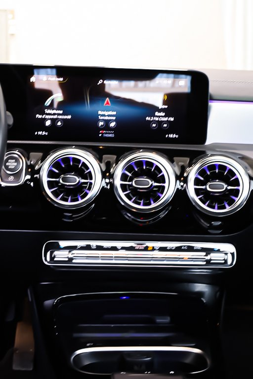 2023 Mercedes-Benz CLA CLA 250 + 4WD + TOIT OUVRANT + CUIR in Terrebonne, Quebec - 22 - w1024h768px