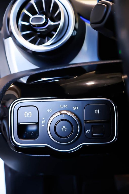 Mercedes-Benz CLA CLA 250 4MATIC + TOIT OUVRANT + 2025 à Terrebonne, Québec - 21 - w1024h768px