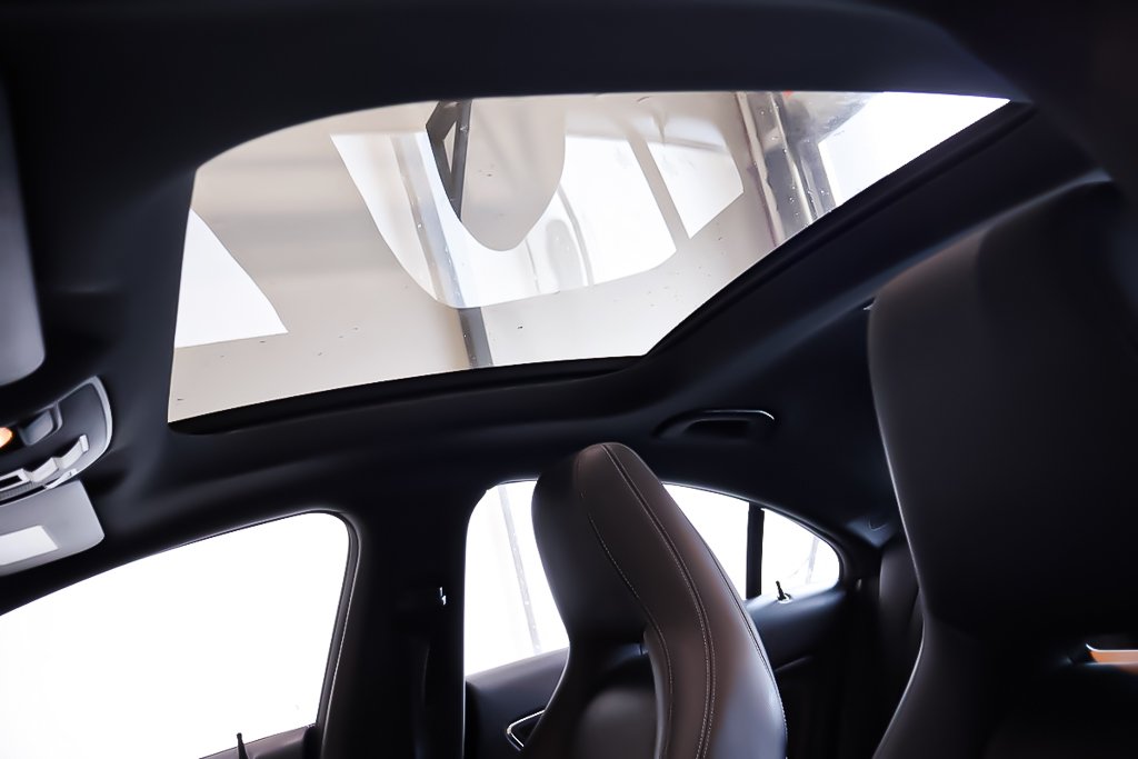 2019 Mercedes CLA CLA 250 4MATIC + TOIT DE VERRE PANO in Terrebonne, Quebec - 11 - w1024h768px