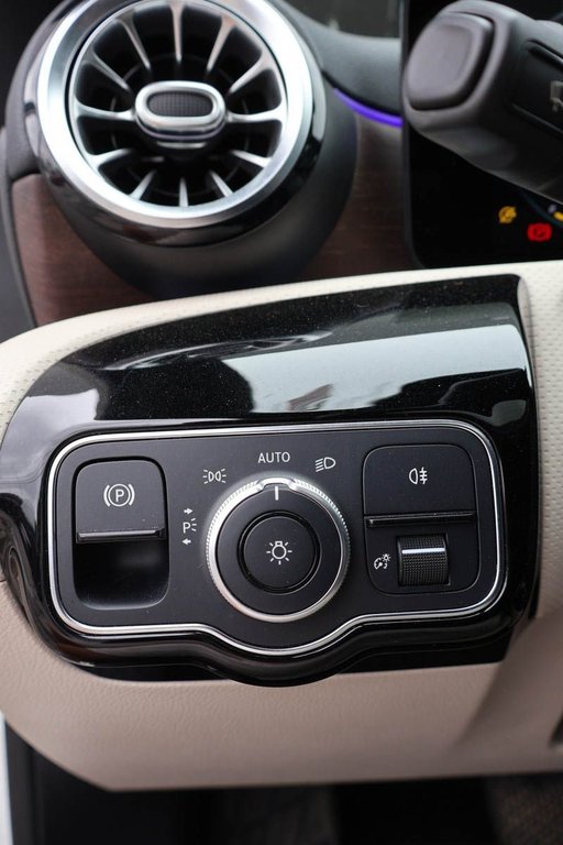 2021 Mercedes Classe A A 220 4MATIC + TOIT OUVRANT PANORAMIQUE in Terrebonne, Quebec - 26 - w1024h768px