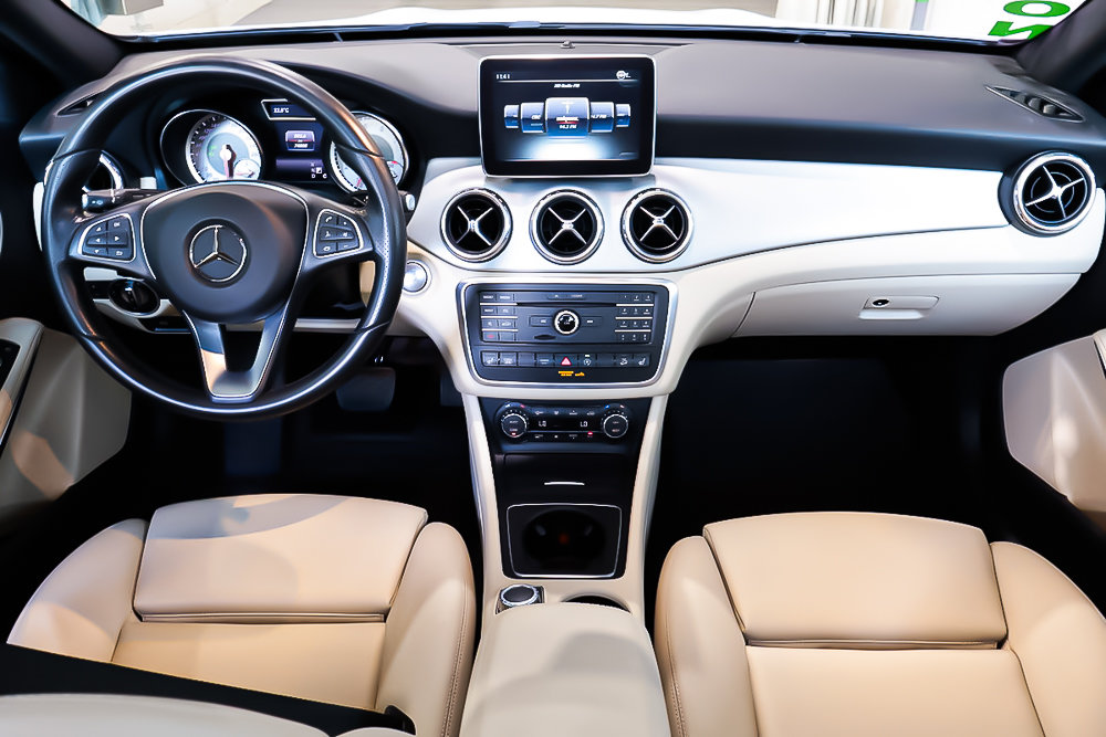 2016 Mercedes GLA 250 GLA 250 + AWD + CUIR + TOIT OUVRANT in Terrebonne, Quebec - 14 - w1024h768px