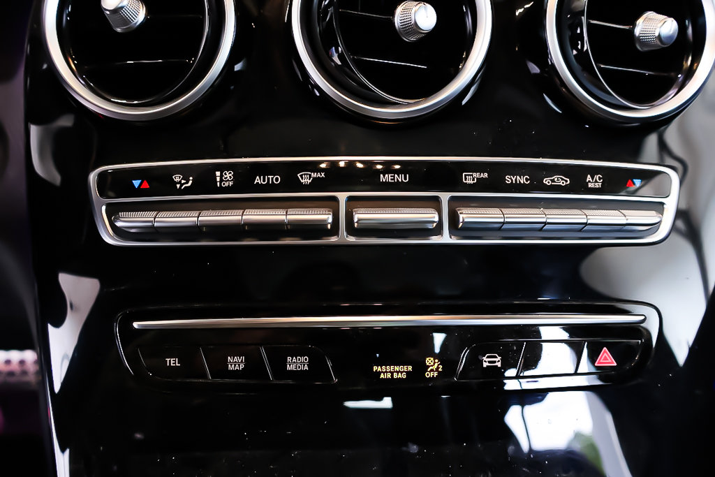 2022 Mercedes GLC AMG 43 AWD + TOIT OUVRANT PANO + CUIR + CARPLAY in Terrebonne, Quebec - 26 - w1024h768px