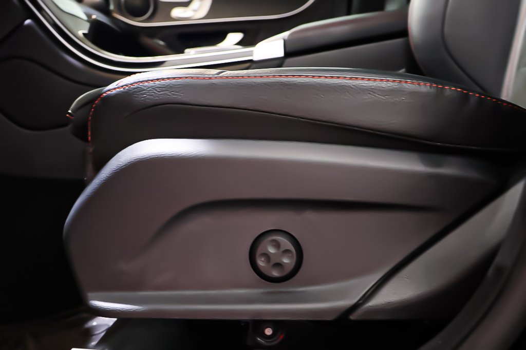 2022 Mercedes GLC GLC 43 AMG + AWD + TOIT OUVRANT PANO in Terrebonne, Quebec - 13 - w1024h768px