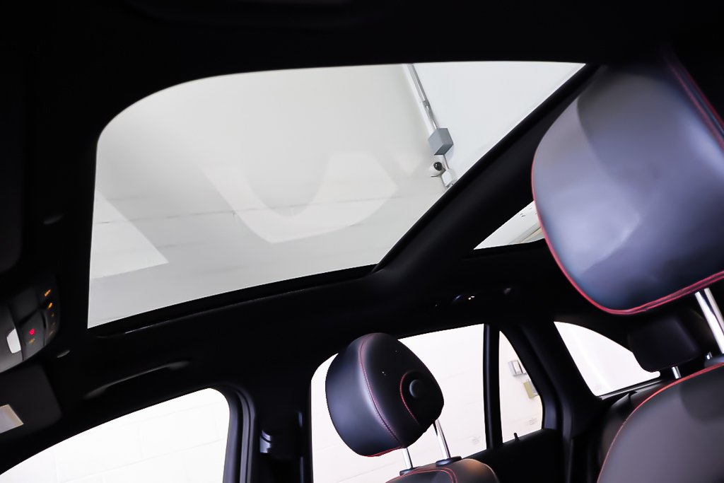 2022 Mercedes GLC GLC 43 AMG + AWD + TOIT OUVRANT PANO in Terrebonne, Quebec - 11 - w1024h768px