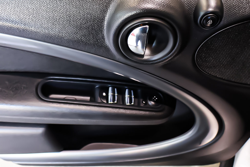 2014 MINI Countryman COOPER S + AWD + TOIT OUVRANT PANO in Terrebonne, Quebec - 23 - w1024h768px