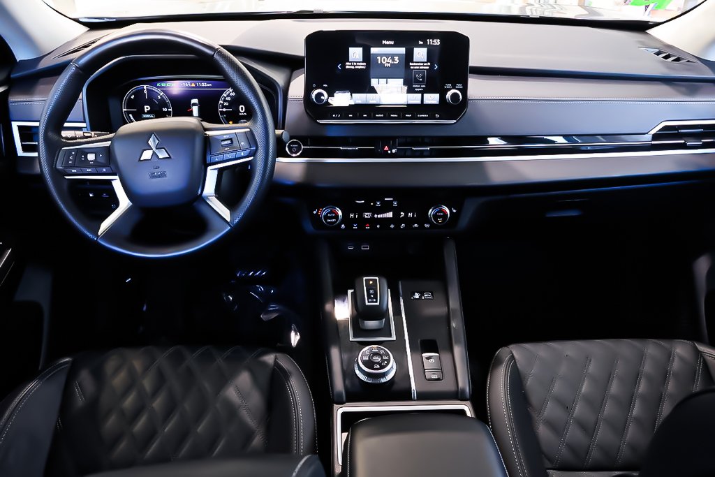 Mitsubishi Outlander PHEV SEL + AWD + CUIR + TOIT OUVRANT PANO 2024 à Terrebonne, Québec - 14 - w1024h768px