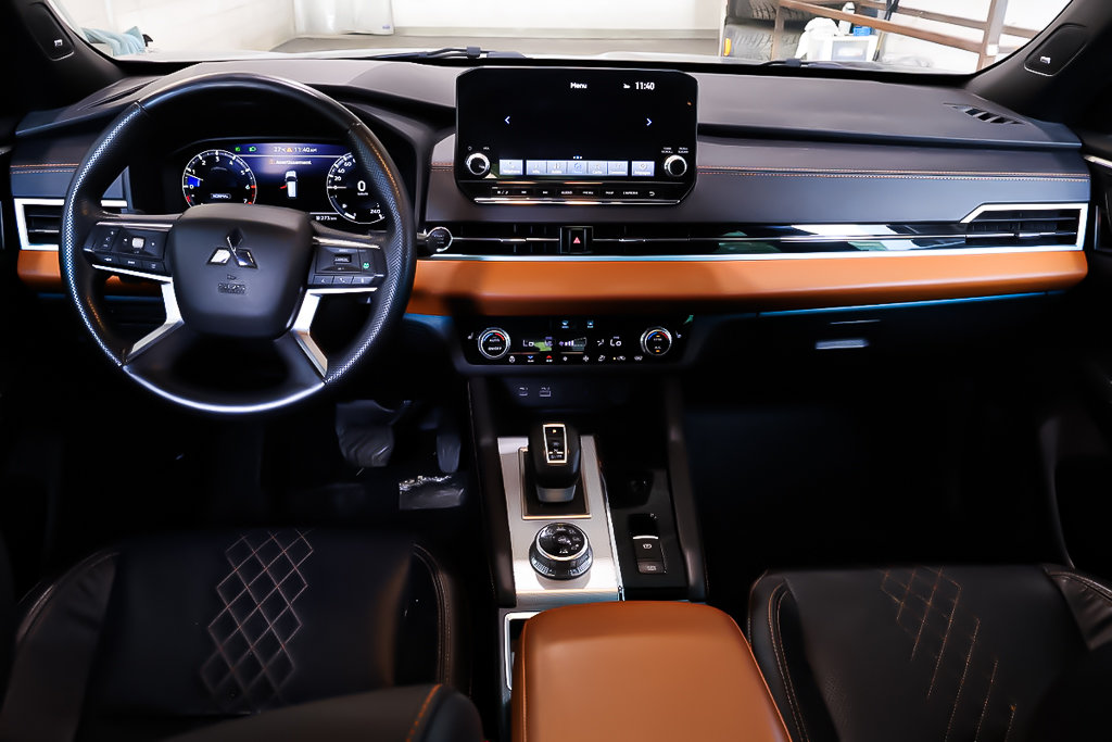 2022 Mitsubishi Outlander GT + AWD + TOIT OUVRANT PANO in Terrebonne, Quebec - 14 - w1024h768px