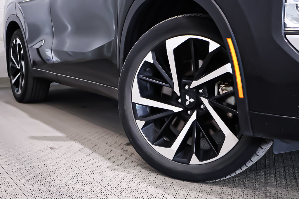 2022 Mitsubishi Outlander GT + AWD + TOIT OUVRANT PANO in Terrebonne, Quebec - 9 - w1024h768px