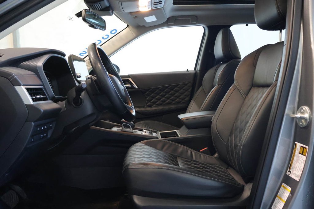 2024 Mitsubishi Outlander PHEV GT + S- AWD + TOIT OUVRANT in Terrebonne, Quebec - 10 - w1024h768px