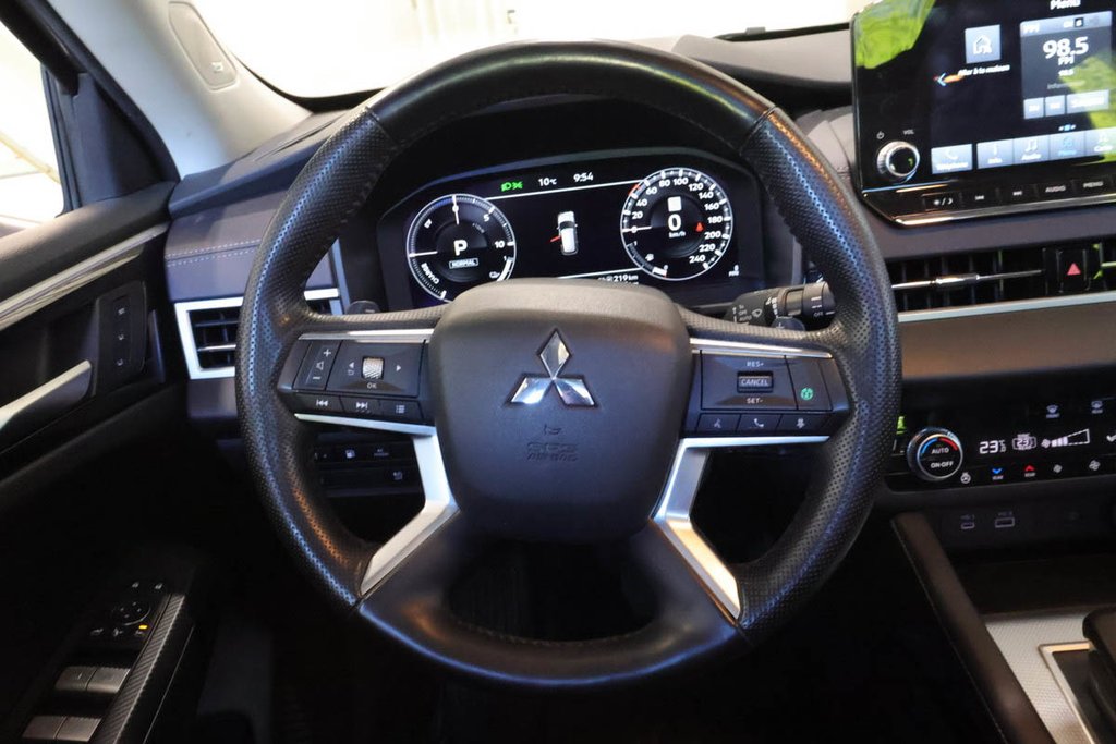 2024 Mitsubishi Outlander PHEV GT + S- AWD + TOIT OUVRANT in Terrebonne, Quebec - 15 - w1024h768px