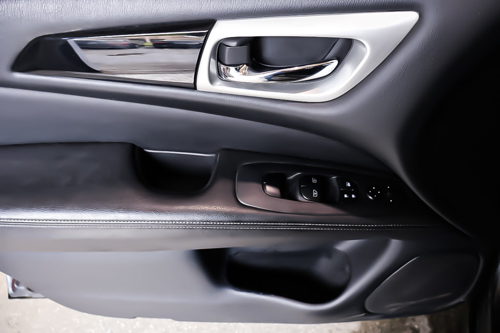 2020 Nissan Pathfinder SV TECH + AWD in Terrebonne, Quebec - 27 - w1024h768px