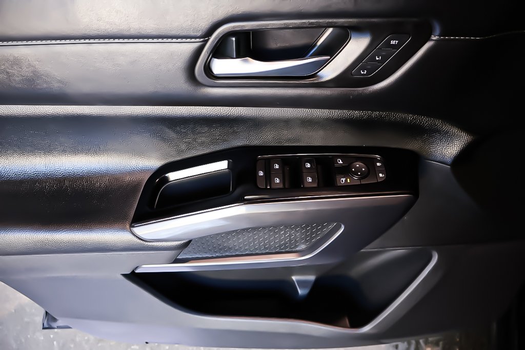 2023 Nissan Pathfinder SL + AWD + TOIT OUVRANT PANO in Terrebonne, Quebec - 29 - w1024h768px