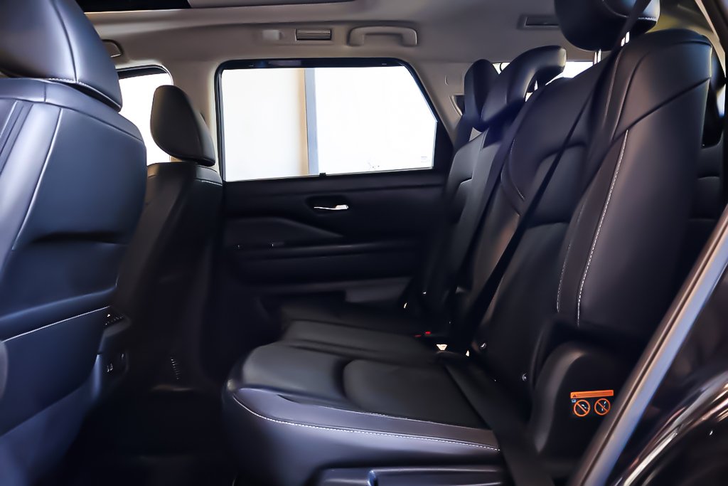 2023 Nissan Pathfinder SL + AWD + TOIT OUVRANT PANO in Terrebonne, Quebec - 30 - w1024h768px