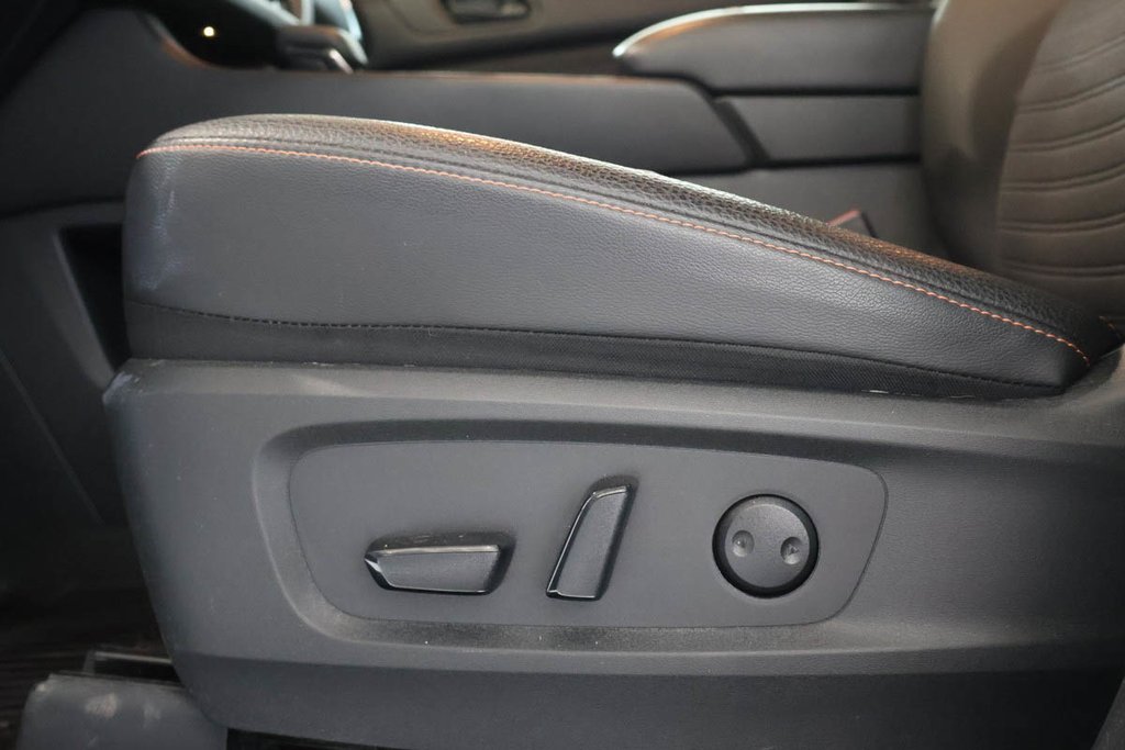 2025 Nissan Pathfinder SV ROCK CREEK + AWD + CUIR + CARPLAY in Terrebonne, Quebec - 11 - w1024h768px