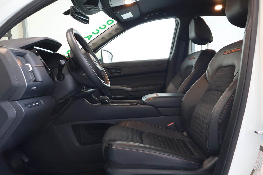 2025 Nissan Pathfinder SV ROCK CREEK + AWD + CUIR + CARPLAY in Terrebonne, Quebec - 10 - w1024h768px