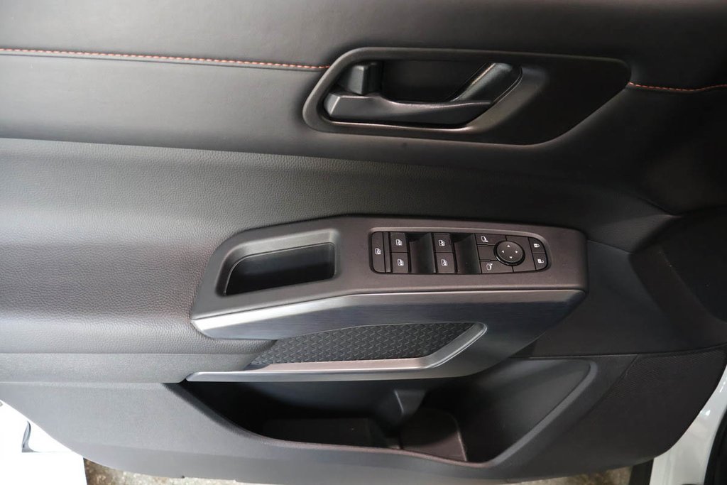 2025 Nissan Pathfinder SV ROCK CREEK + AWD + CUIR + CARPLAY in Terrebonne, Quebec - 27 - w1024h768px