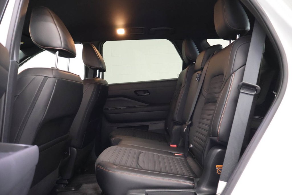 2025 Nissan Pathfinder SV ROCK CREEK + AWD + CUIR + CARPLAY in Terrebonne, Quebec - 29 - w1024h768px